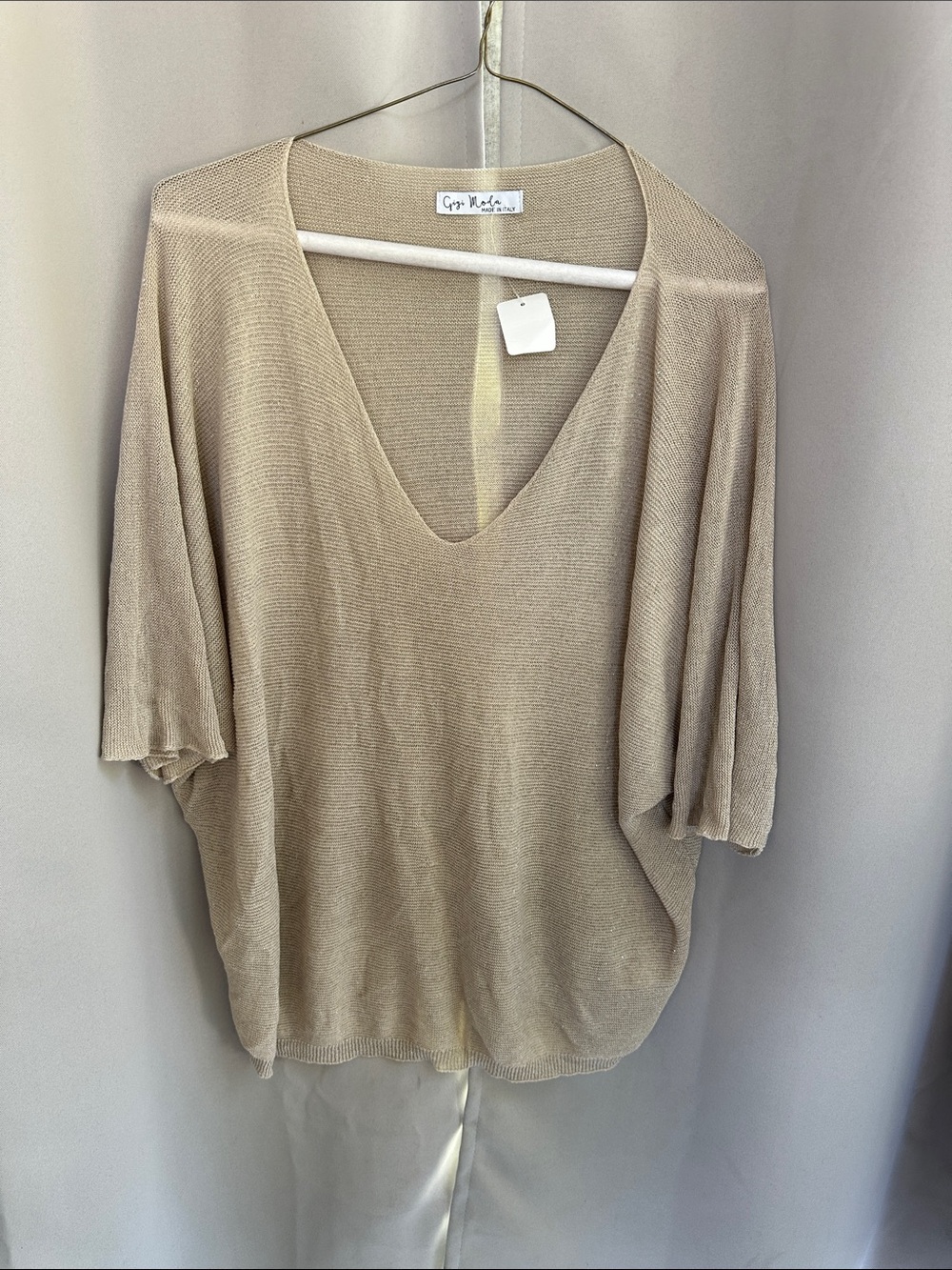 Gigi Moda Lightweight V-Neck Knit Top in Beige silver metallic thread one size